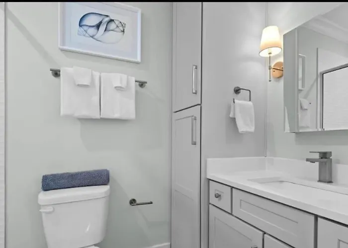 Djs Coastal Retreat In Gulf Shores, Al Holiday home