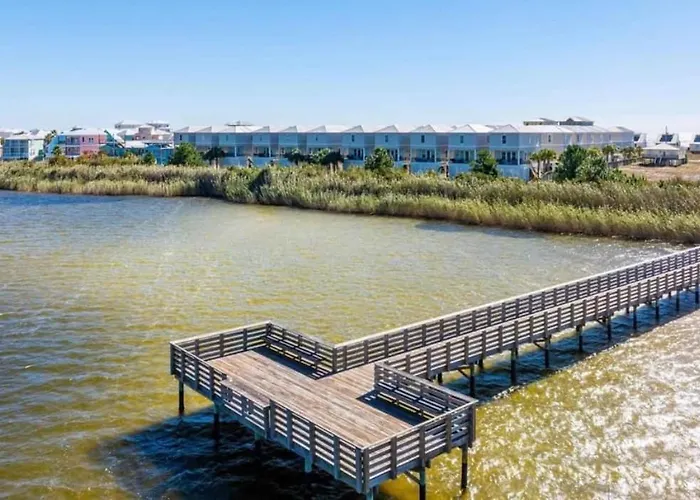 Djs Coastal Retreat In Gulf Shores, Al Holiday home